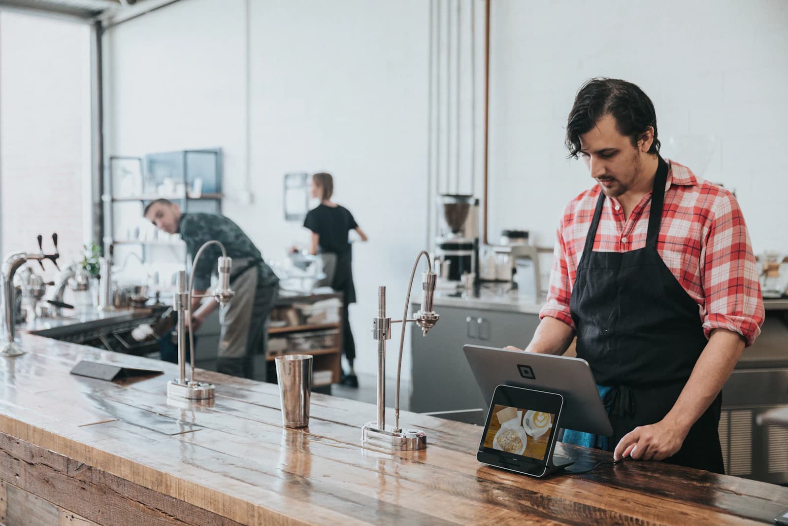 Barista FIRE: Usar Trabajo a Tiempo Parcial para Cubrir la Brecha hacia el Retiro Completo
